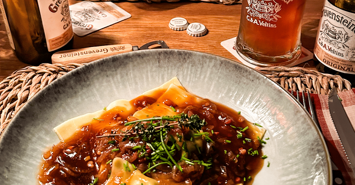 Maultaschen mit Grevensteiner Landbier-Zwiebel-Sauce